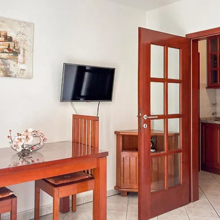 Apartment Stunning In With Swimming Pool Pula