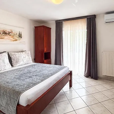 Stunning In With Swimming Pool * Pula