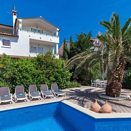 Stunning In With Swimming Pool * Pula