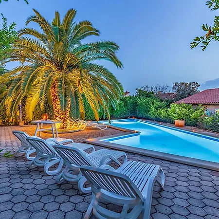 Apartmán Stunning In With Swimming Pool