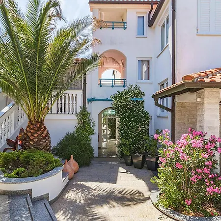 Apartment Stunning In With Swimming Pool Pula